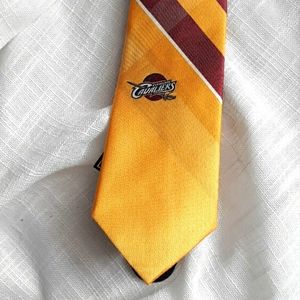 Cleveland Cavaliers team tie. 3.75 inches wide
